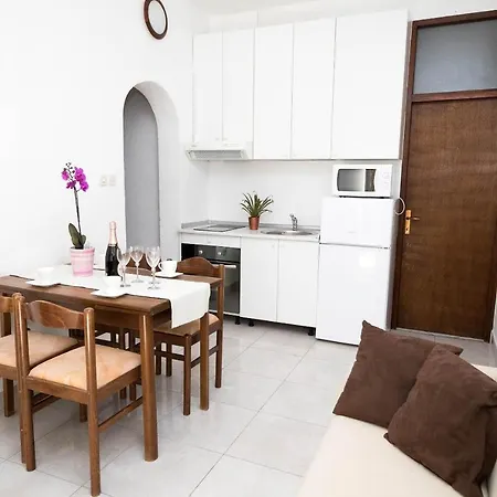 12116d Apartment *